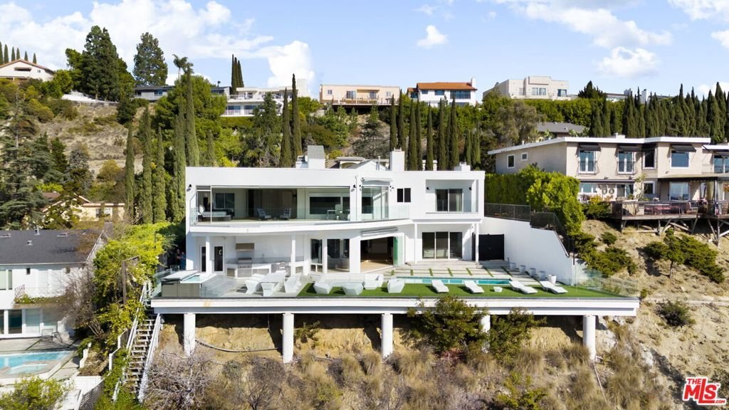 7868 Electra Drive Los Angeles CA 90046 29 7868 Electra Drive Los Angeles CA 90046