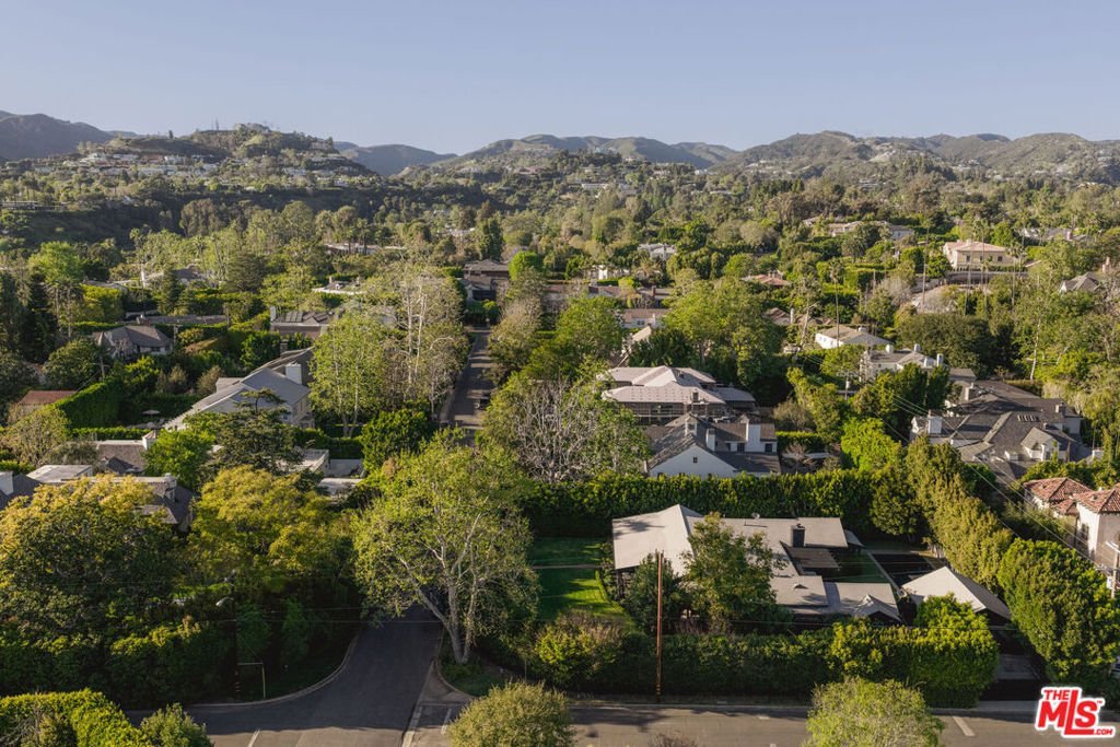 250 S Chadbourne Avenue Los Angeles CA 90049 29 250 S Chadbourne Avenue Los Angeles CA 90049