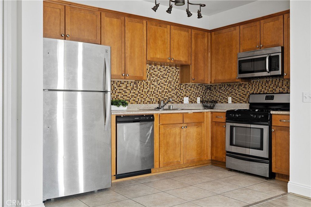 6938 Laurel Canyon Blvd 304 North Hollywood CA 91605 28 6938 Laurel Canyon Blvd 304 North Hollywood CA 91605