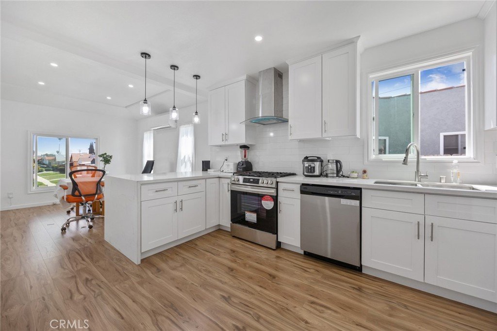 7037 Cimarron Street Los Angeles CA 90047 24 7037 Cimarron Street Los Angeles CA 90047