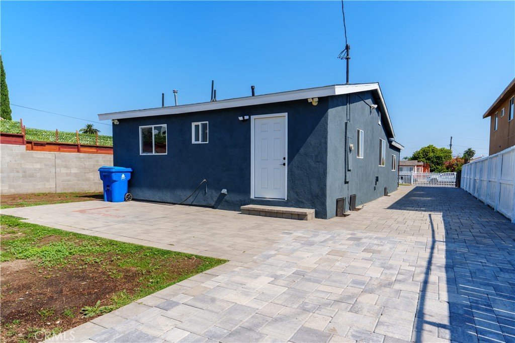 210 W 113th Los Angeles CA 90061 24 210 W 113th Los Angeles CA 90061