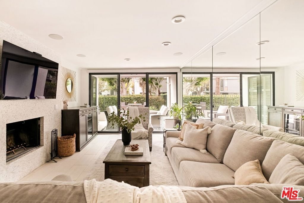 2940 Neilson Way 103 Santa Monica CA 90405 30 2940 Neilson Way 103 Santa Monica CA 90405