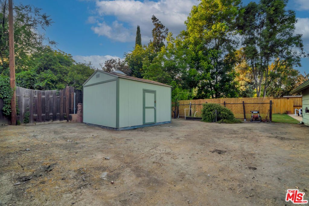 6001 Oakdale Avenue Woodland Hills CA 91367 25 6001 Oakdale Avenue Woodland Hills CA 91367