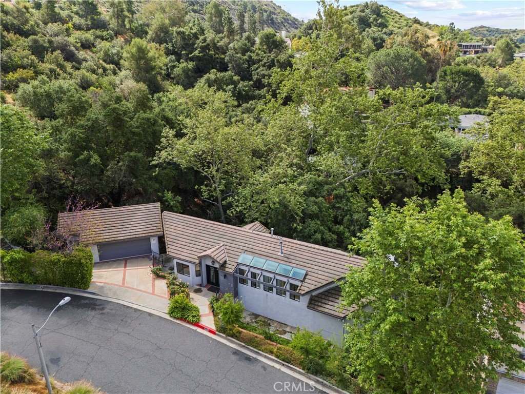 1864 Arvin Dr. Glendale CA 91208 74 1864 Arvin Dr. Glendale CA 91208