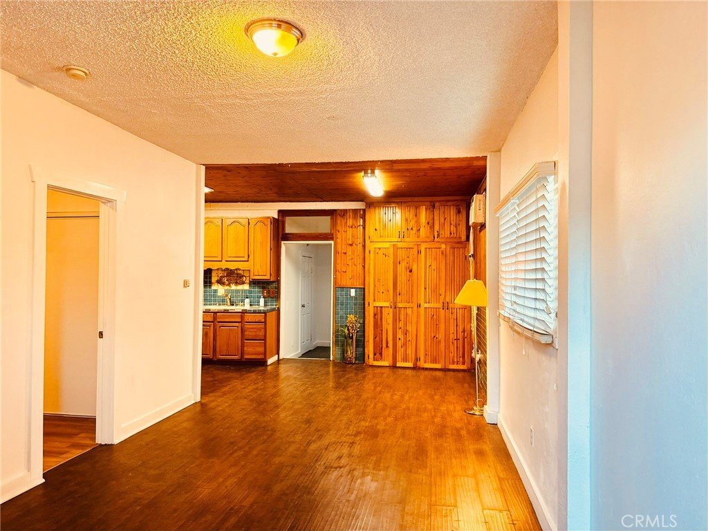 260 E South Long Beach CA 90805 11 260 E South Long Beach CA 90805