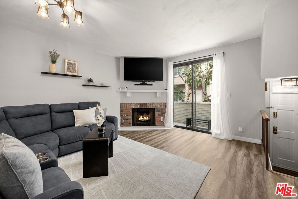 6540 Hayvenhurst Avenue 3 Lake Balboa CA 91406 30 6540 Hayvenhurst Avenue 3 Lake Balboa CA 91406
