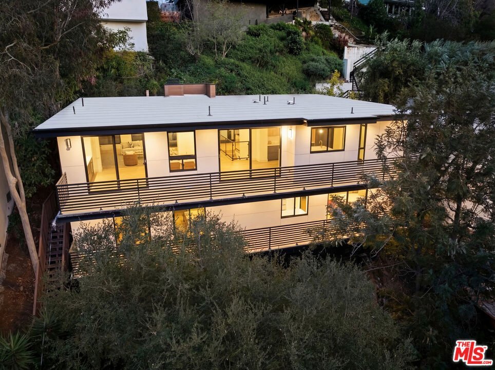 3147 Hollyridge Drive Los Angeles CA 90068 15 3147 Hollyridge Drive Los Angeles CA 90068