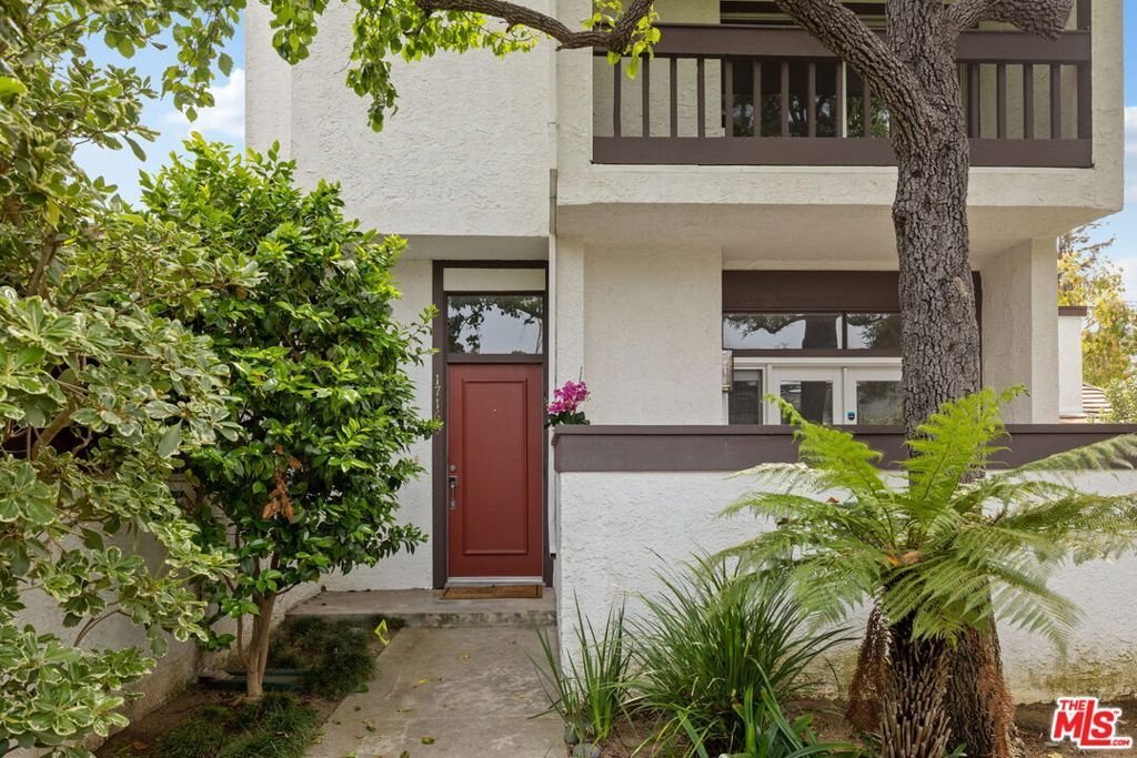 17165 Palisades Circle Pacific Palisades CA 90272 26 17165 Palisades Circle Pacific Palisades CA 90272