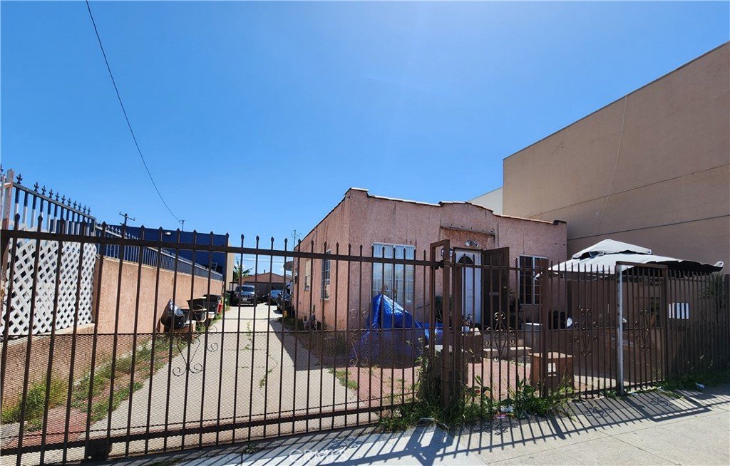 3850 W Imperial Inglewood CA 90303 1 3850 W Imperial Inglewood CA 90303