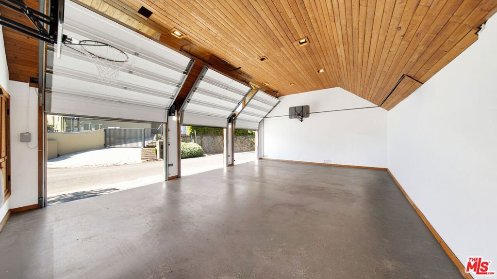 2312 Kimridge Road Beverly Hills CA 90210 61 2312 Kimridge Road Beverly Hills CA 90210