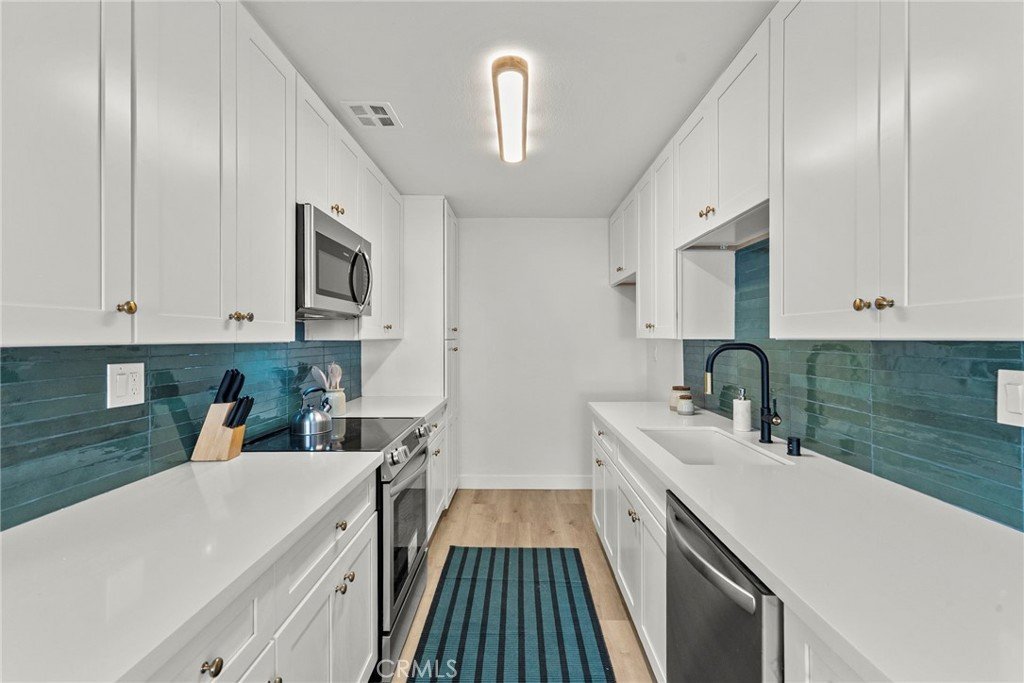 5400 Newcastle 12 Encino CA 91316 27 5400 Newcastle 12 Encino CA 91316