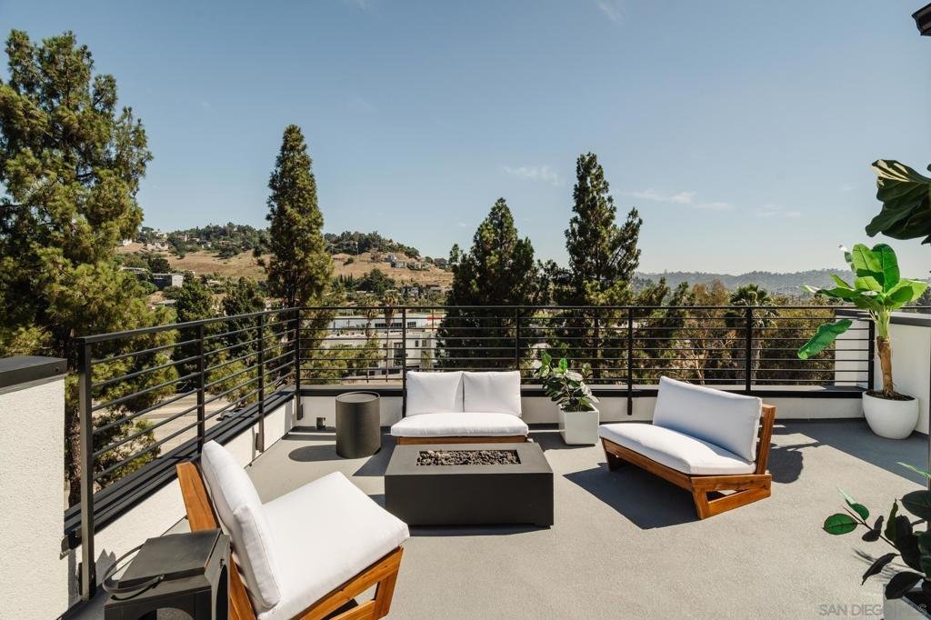 3858 N Emery Wy Los Angeles CA 90065 21 3858 N Emery Wy Los Angeles CA 90065