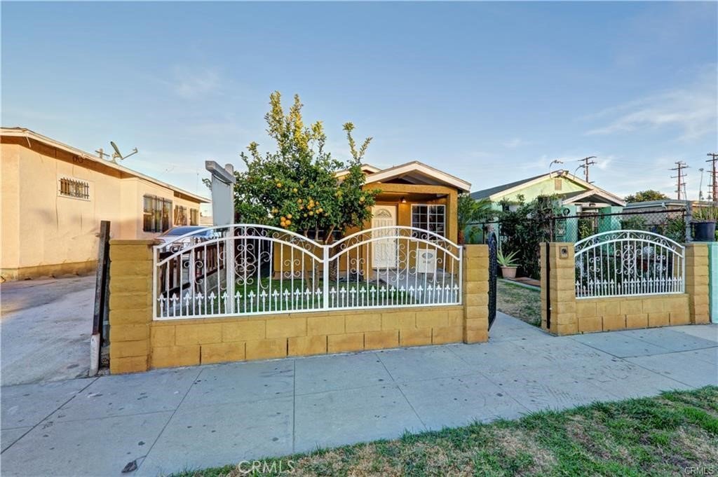8622 S Fir Avenue Los Angeles CA 90002 16 8622 S Fir Avenue Los Angeles CA 90002