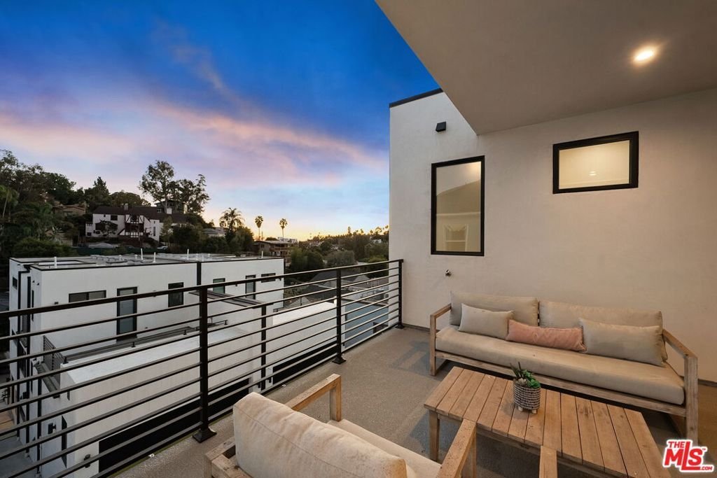 6325 Primrose Avenue Los Angeles CA 90068 54 6325 Primrose Avenue Los Angeles CA 90068