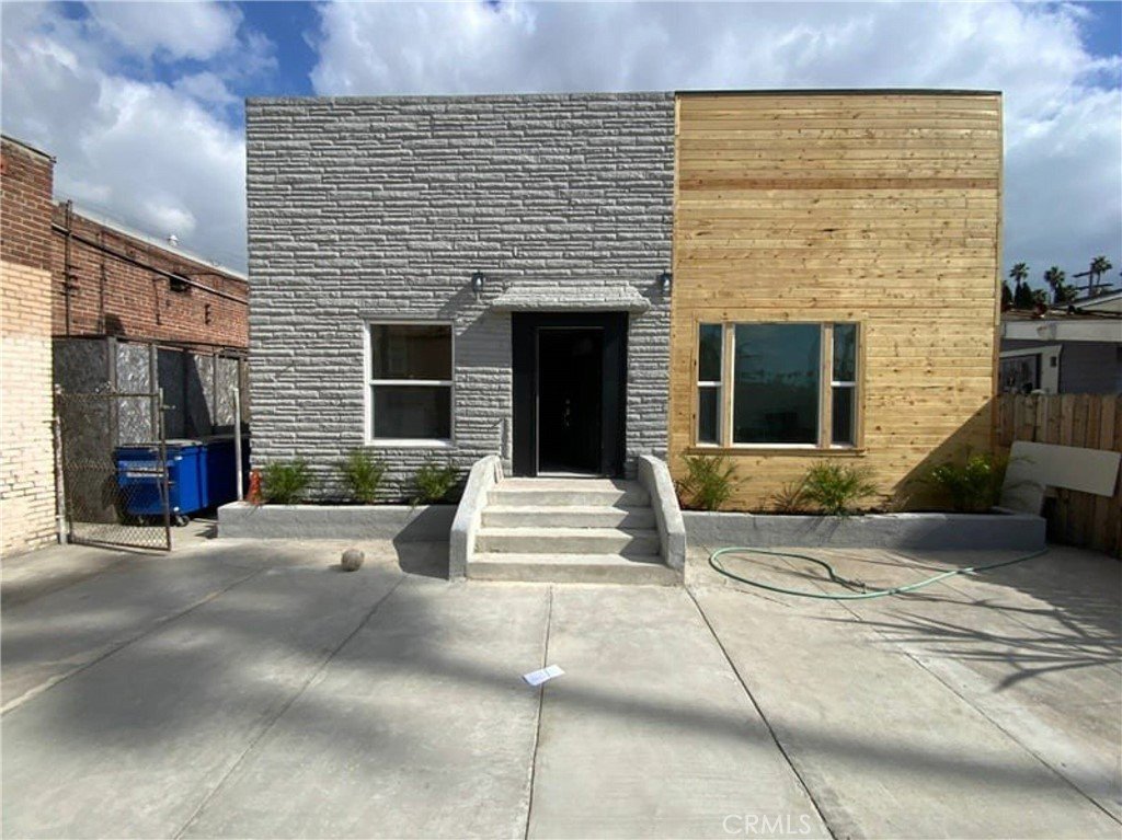 4804 S Van Ness Los Angeles CA 90062 1 4804 S Van Ness Los Angeles CA 90062