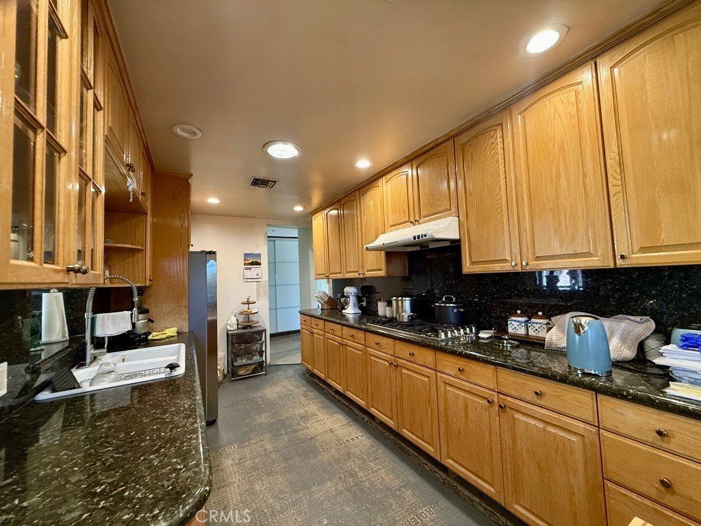 7705 Ben North Hollywood CA 91605 8 7705 Ben North Hollywood CA 91605