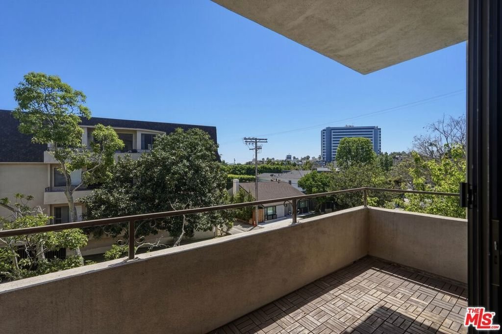 1167 Roxbury Drive 203 Los Angeles CA 90035 17 1167 Roxbury Drive 203 Los Angeles CA 90035