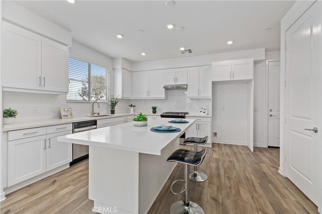 69 Aria Street South El Monte CA 91733 42 69 Aria Street South El Monte CA 91733