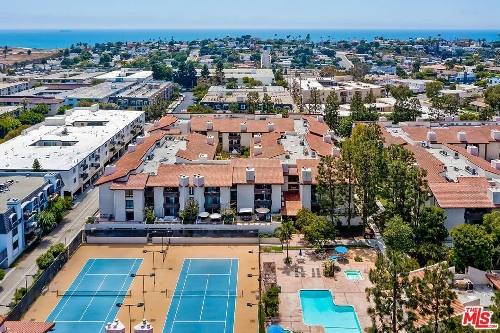 8515 Falmouth Avenue 208 Playa Del Rey CA 90293 29 8515 Falmouth Avenue 208 Playa Del Rey CA 90293