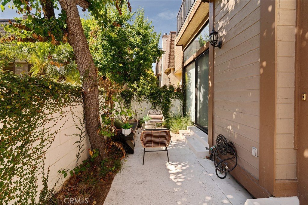 13925 Riverside Drive Sherman Oaks CA 91423 19 13925 Riverside Drive Sherman Oaks CA 91423