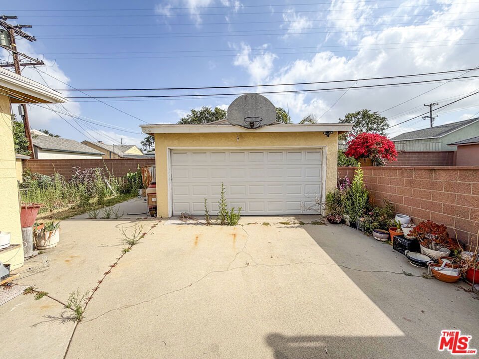 2313 Hudspeth Street Inglewood CA 90303 15 2313 Hudspeth Street Inglewood CA 90303