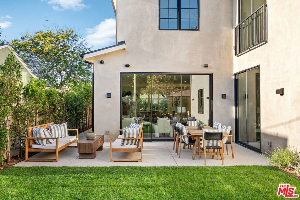 12000 Navy Street Los Angeles CA 90066 image 1