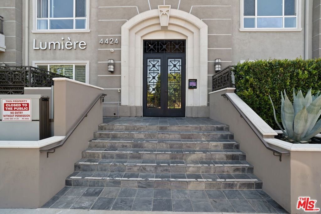 4424 Whitsett Avenue 303 Studio City CA 91604 32 4424 Whitsett Avenue 303 Studio City CA 91604