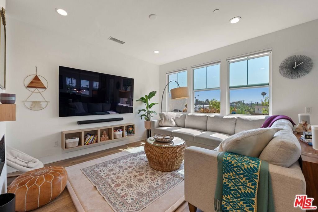 2911 Exposition Place 1 Los Angeles CA 90018 31 2911 Exposition Place 1 Los Angeles CA 90018