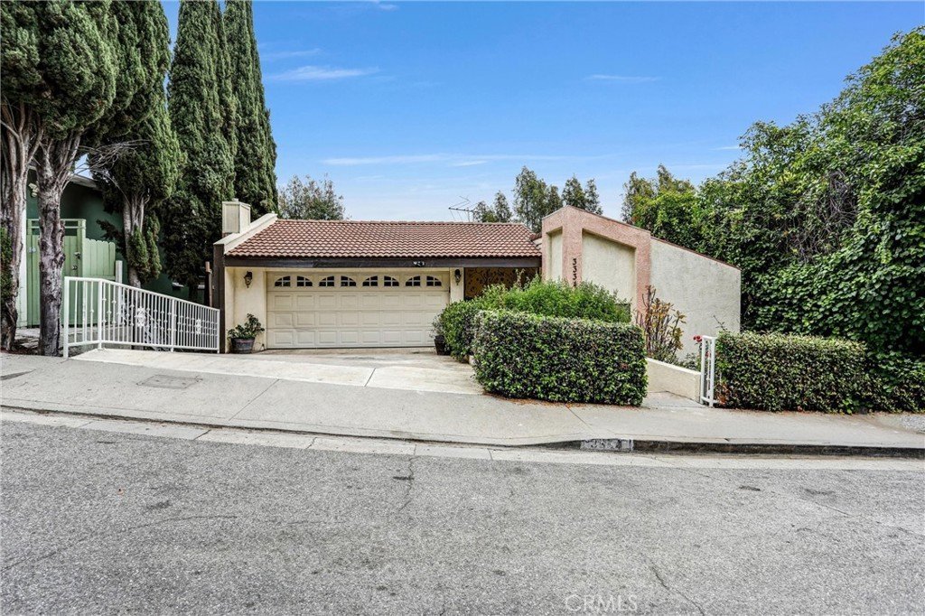3334 Oak Glen Los Angeles CA 90068 32 3334 Oak Glen Los Angeles CA 90068