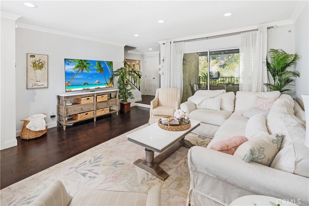 9735 Via Roma Burbank CA 91504 36 9735 Via Roma Burbank CA 91504