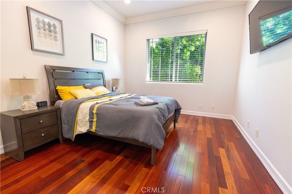 5449 Woodman Avenue Sherman Oaks CA 91401 12 5449 Woodman Avenue Sherman Oaks CA 91401