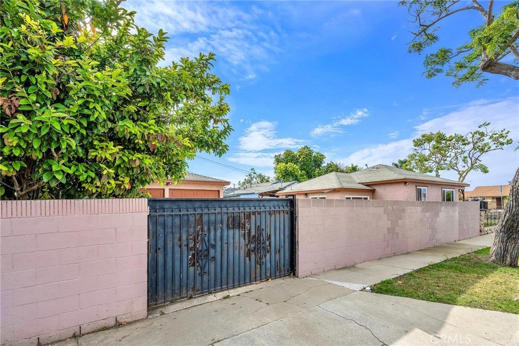 1700 W Raymond Street Compton CA 90220 14 1700 W Raymond Street Compton CA 90220