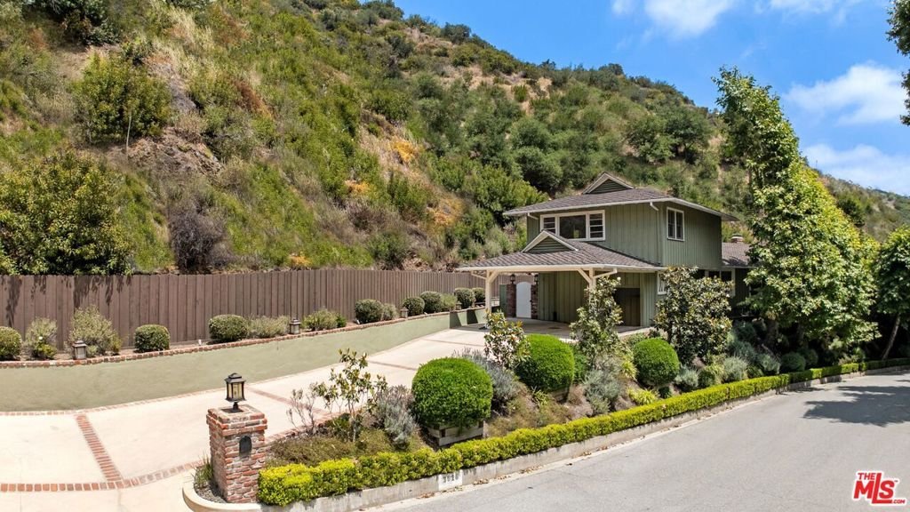 3820 Mandeville Canyon Road Los Angeles CA 90049 20 3820 Mandeville Canyon Road Los Angeles CA 90049