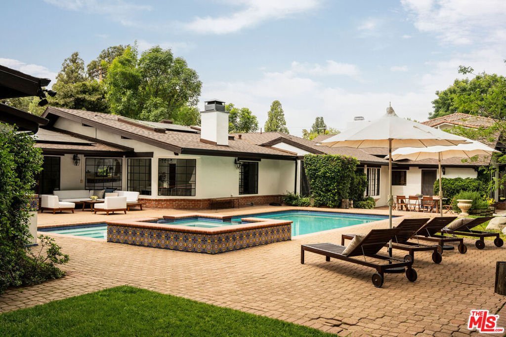 4860 Vanalden Avenue Tarzana CA 91356 40 4860 Vanalden Avenue Tarzana CA 91356