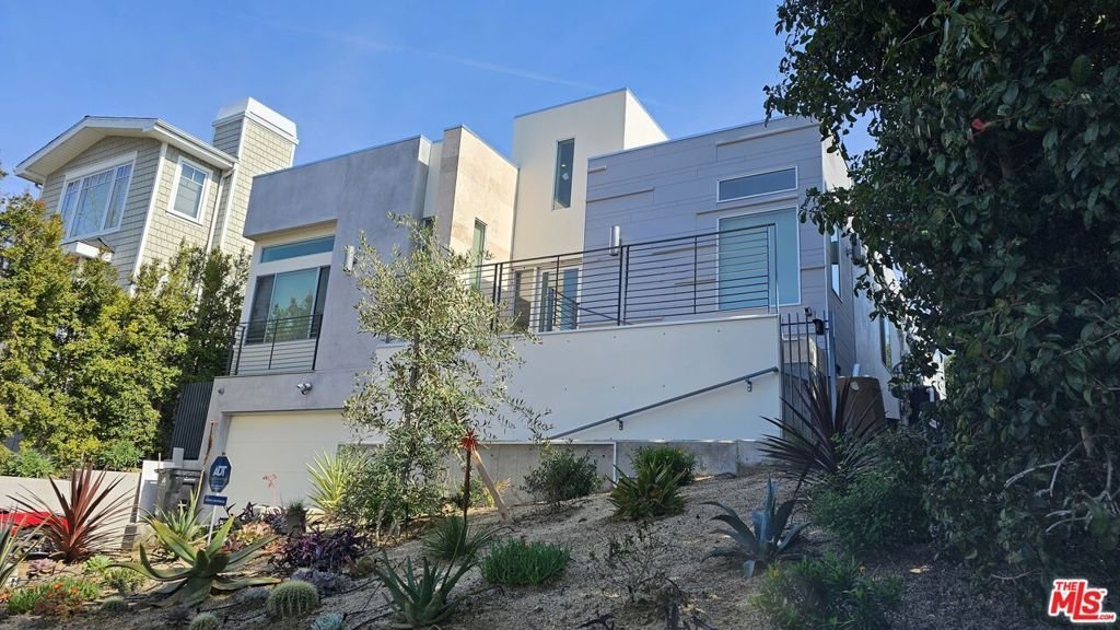 10572 Putney Road Los Angeles CA 90064 43 10572 Putney Road Los Angeles CA 90064
