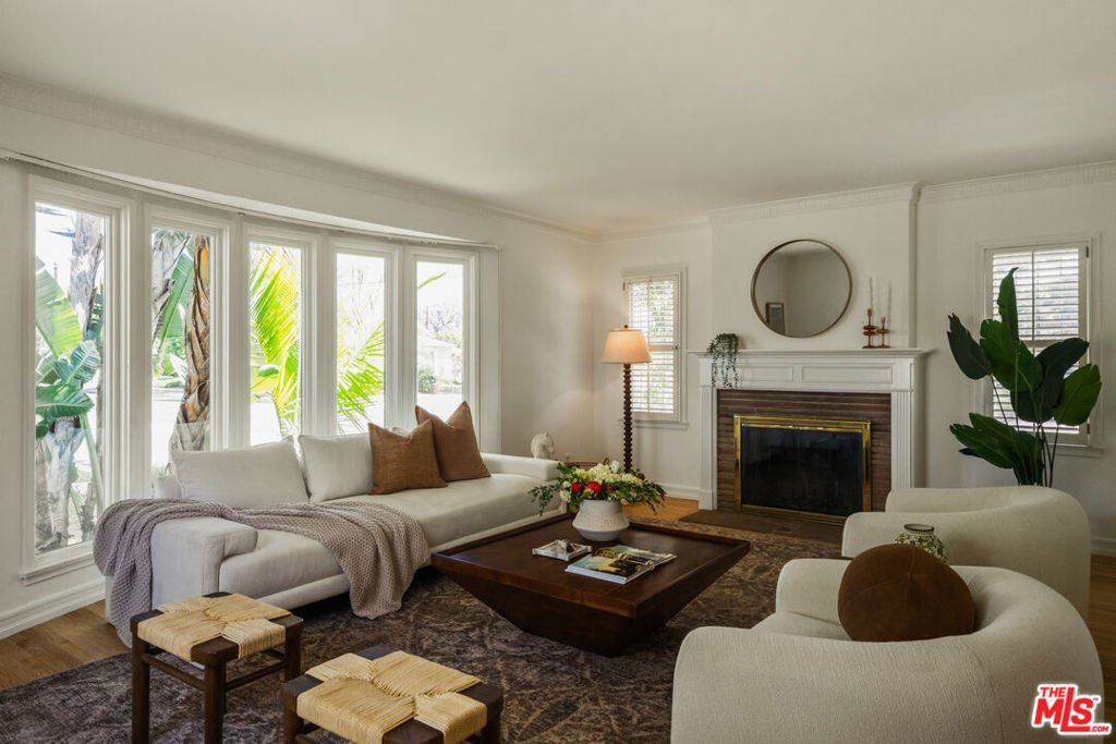 5700 Fallsgrove Street Los Angeles CA 90016 48 5700 Fallsgrove Street Los Angeles CA 90016