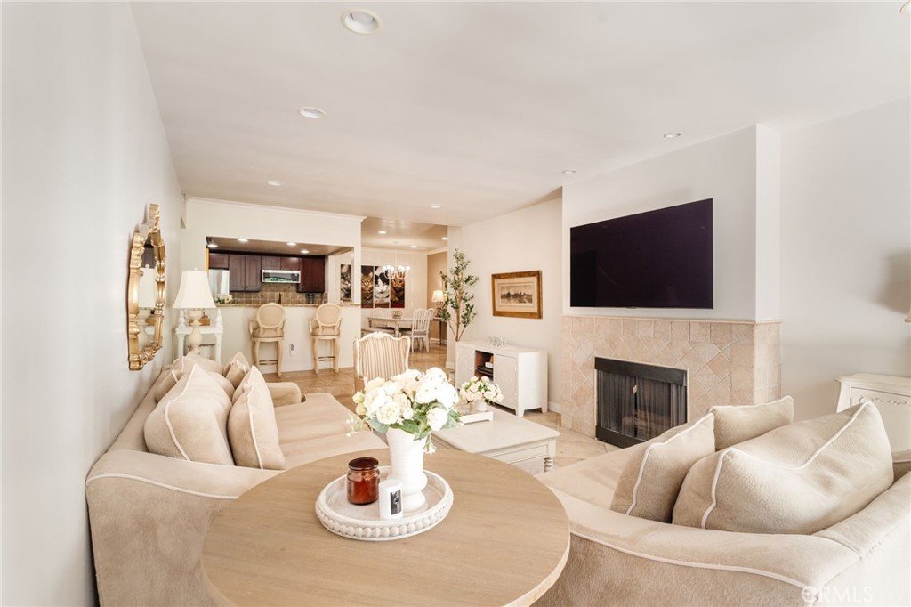 2332 Fox Hills 103 Los Angeles CA 90064 27 2332 Fox Hills 103 Los Angeles CA 90064