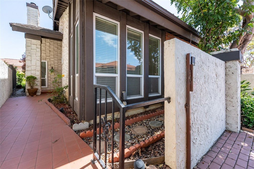 644 Avery Long Beach CA 90807 44 644 Avery Long Beach CA 90807