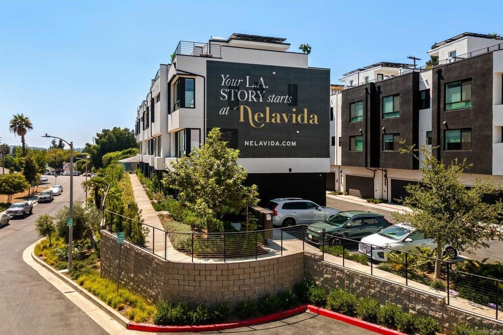3851 N Riley Ln Los Angeles CA 90065 18 3851 N Riley Ln Los Angeles CA 90065