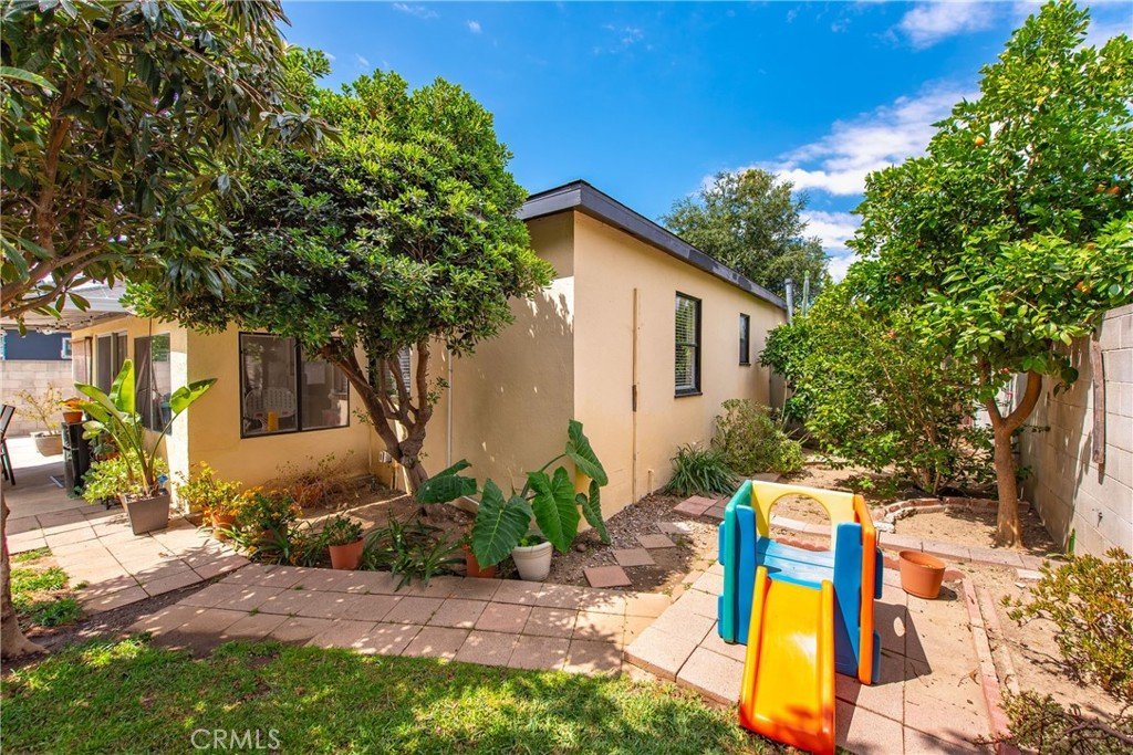 6718 Wynne Reseda CA 91335 34 6718 Wynne Reseda CA 91335