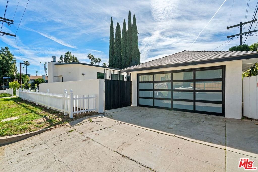 4955 Woodman Avenue Los Angeles CA 91423 32 4955 Woodman Avenue Los Angeles CA 91423