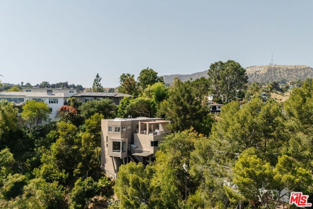 2734 Hollyridge Drive Los Angeles CA 90068 44 2734 Hollyridge Drive Los Angeles CA 90068
