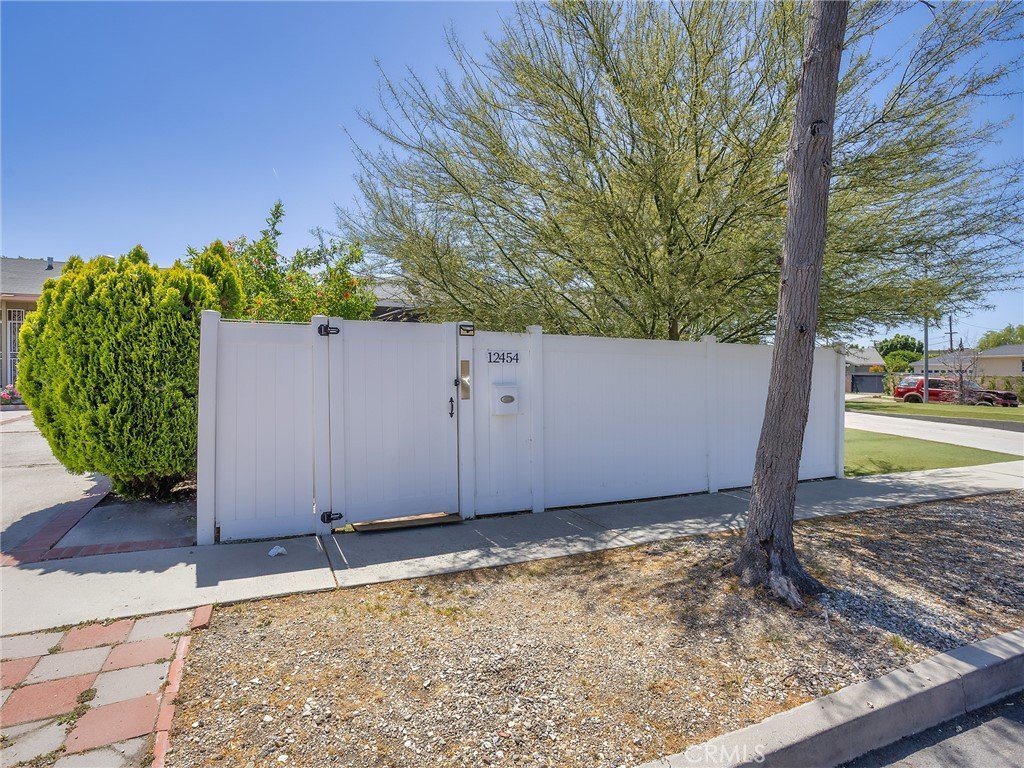 12456 Rouge Street Sun Valley CA 91352 36 12456 Rouge Street Sun Valley CA 91352
