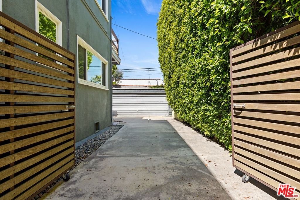 825 S Stanley Avenue Los Angeles CA 90036 44 825 S Stanley Avenue Los Angeles CA 90036