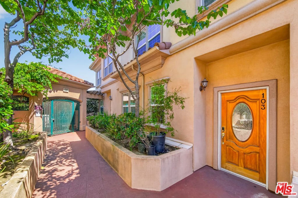 3974 Pennsylvania Avenue 103 La Crescenta CA 91214 32 3974 Pennsylvania Avenue 103 La Crescenta CA 91214