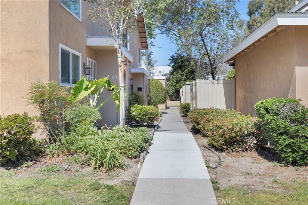 1/4 Village Cerritos CA 90703 41 1/4 Village Cerritos CA 90703