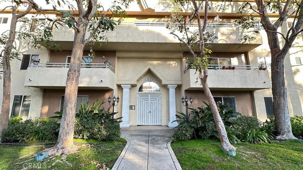 4358 Mammoth Avenue 2 Sherman Oaks CA 91423 23 4358 Mammoth Avenue 2 Sherman Oaks CA 91423