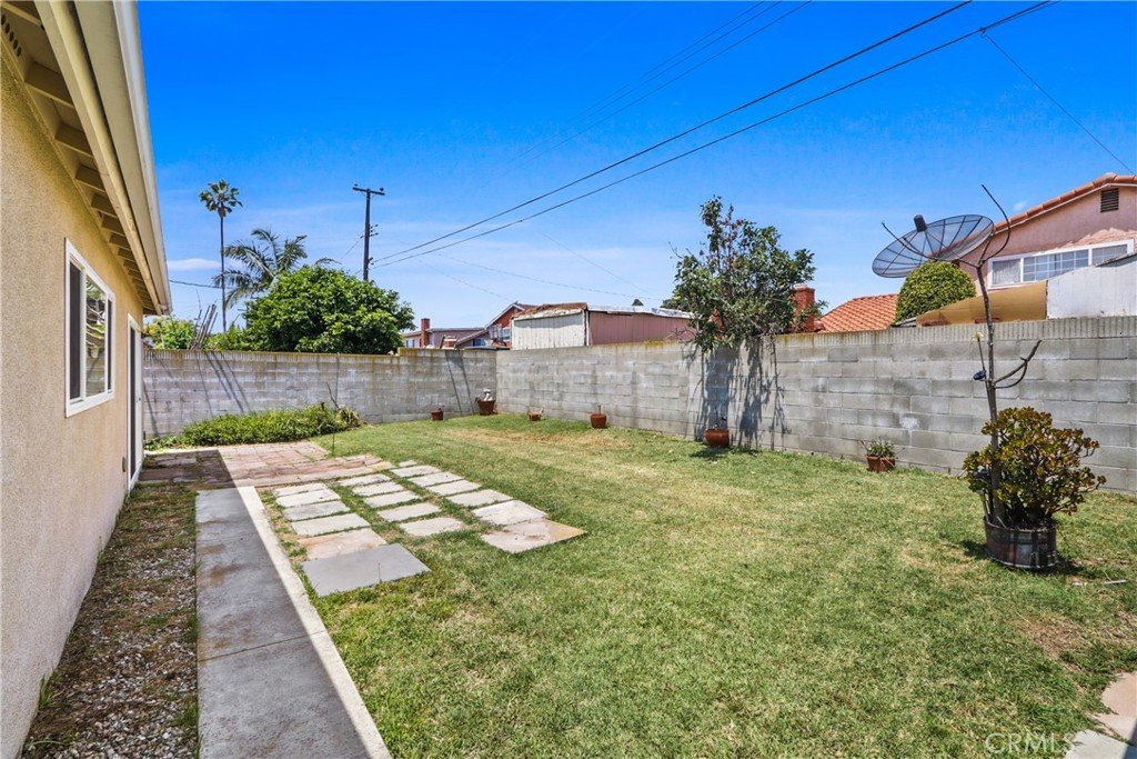1837 E Denwall Carson CA 90746 25 1837 E Denwall Carson CA 90746