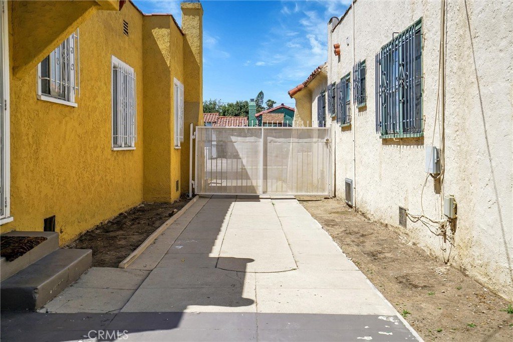 1054 W 81st Place Los Angeles CA 90044 28 1054 W 81st Place Los Angeles CA 90044