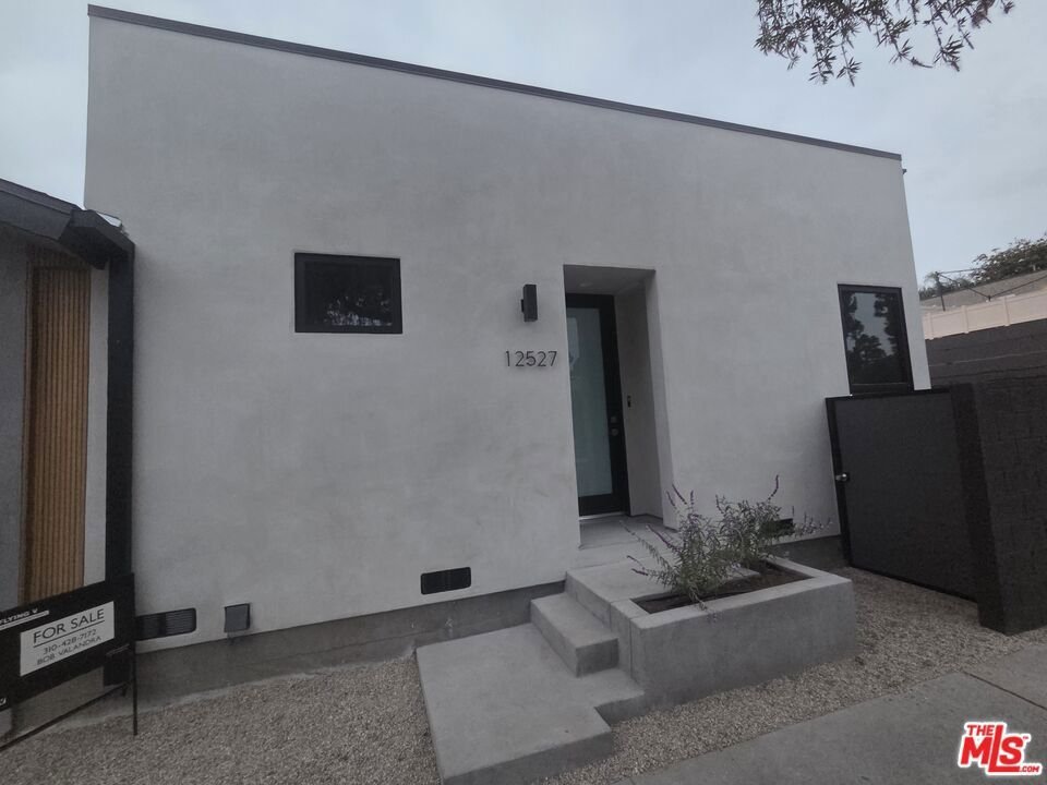 12525 Allin Street Los Angeles CA 90066 32 12525 Allin Street Los Angeles CA 90066